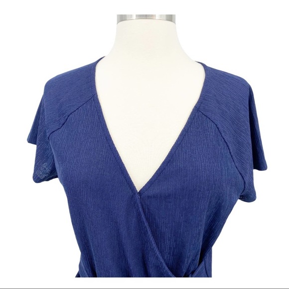 14th & Union Textured Faux Wrap Short Sleeve Blouse - Picture 3 of 7